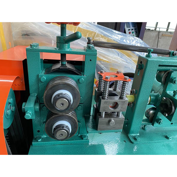 Детали за машината за сечење за исправување на челична шипка USGT 6-12 NC - Уред за мерење на CNC за влечење